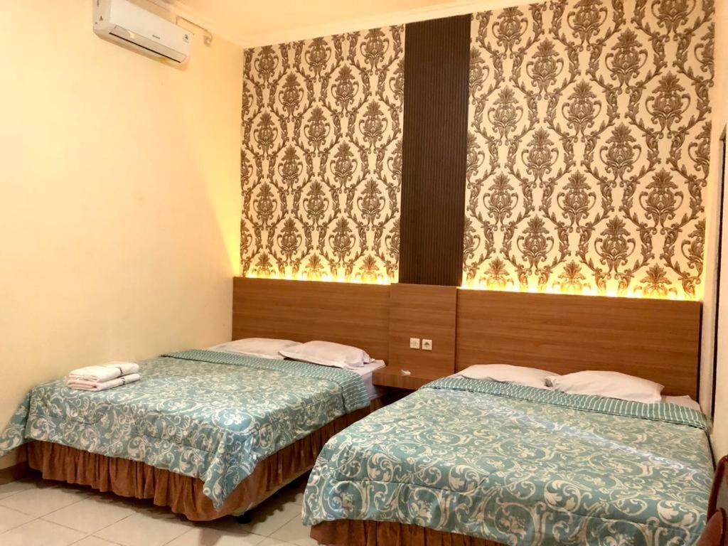 Grafika Hotel Dan Resto Gombong  Exteriör bild