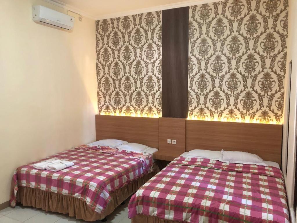 Grafika Hotel Dan Resto Gombong  Exteriör bild