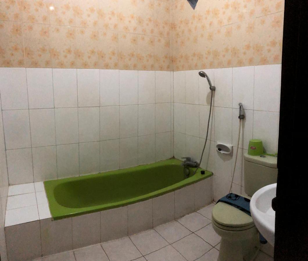 Grafika Hotel Dan Resto Gombong  Exteriör bild